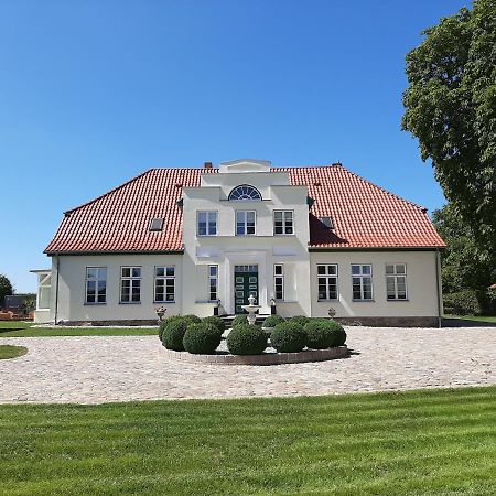 Gutshaus Neu Farpen Hotel Neuburg  Buitenkant foto