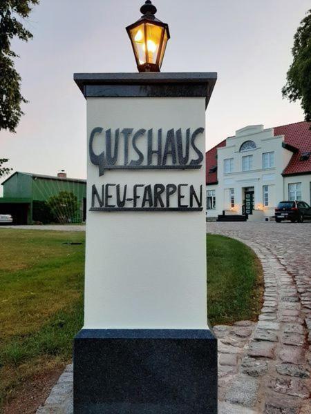 Gutshaus Neu Farpen Hotel Neuburg  Buitenkant foto